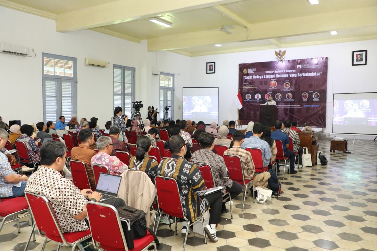 Harta karun bangsa di ujung tanduk! BNPB catat 748 bencana. Tsunami Aceh hancurkan 50 situs, gempa Yogya rusak Borobudur. Yuk lindungi warisan leluhur! Baca di Jenterarakyat.com.
