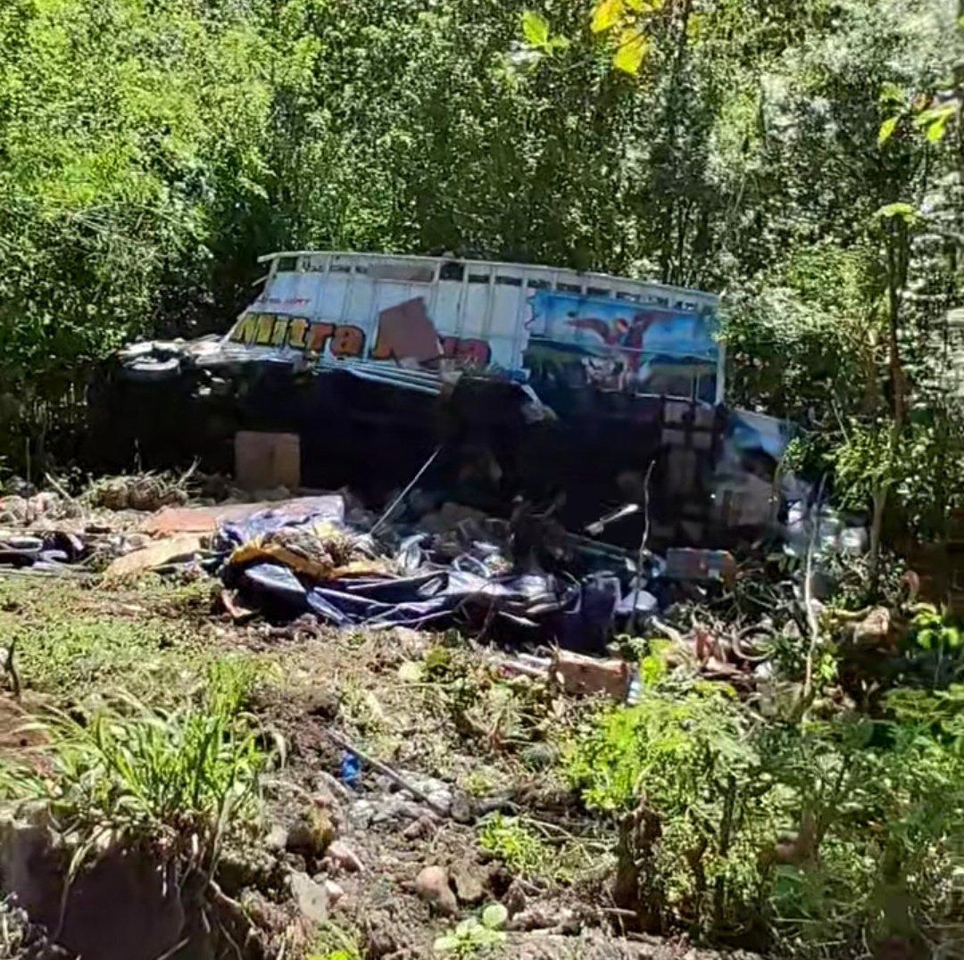 Lagi! Mobil Ekspedisi Terbalik di Tikungan Lendo Lembor, Tikungan Maut Kembali Regang Korban, Warga: "Ini Sudah Berulang Kali"