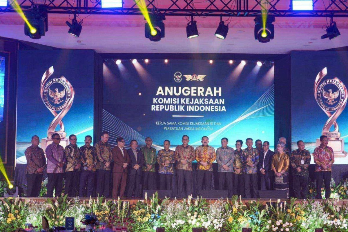 Menko Polkam Tegaskan Kejaksaan sebagai Tulang Punggung Penegakan Hukum: Jaksa Agung Raih Lifetime Achievement Award ke-76