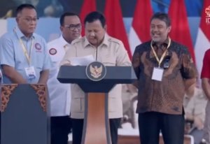 Prabowo Bikin Satgas PHK, Siap Bela Buruh & Ambil Alih Perusahaan Kolaps – "Negara Kita Kuat!"