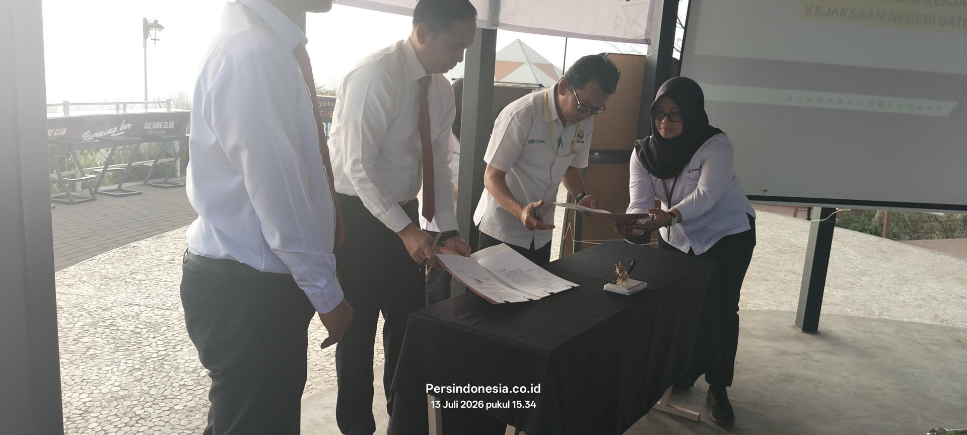 Penandatanganan perjanjian kerjasama Perhutani dan Kejaksaan Negeri Batu