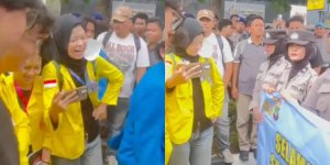 Momen Massa BEM UI Roasting Polwan yang Bentang Spanduk 'Kami Siap Melayani' saat Berjaga di Thamrin: Udah Siap Belom?